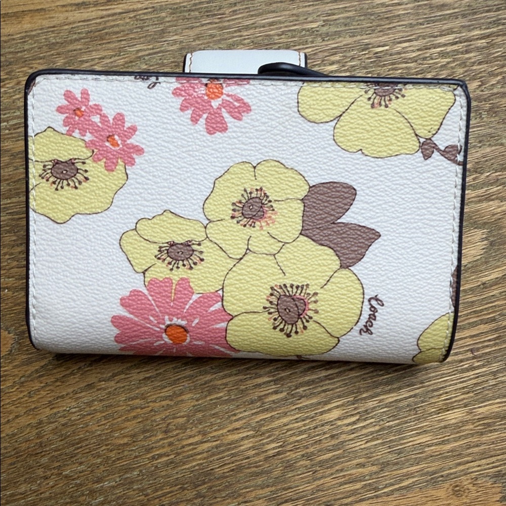 Coach Floral Compact Wallet in Cream, Yellow and Pink NWOT - Picture 6 of 7